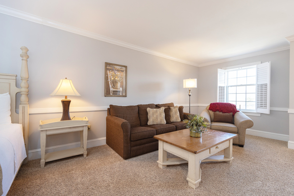 King Room, King Bed with Queen Sleep Sofa Photo 2