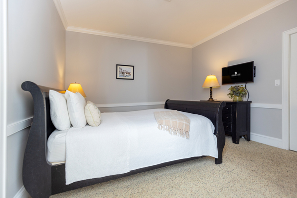 Divided Room, Queen Bed with Queen Sleep Sofa Photo 3