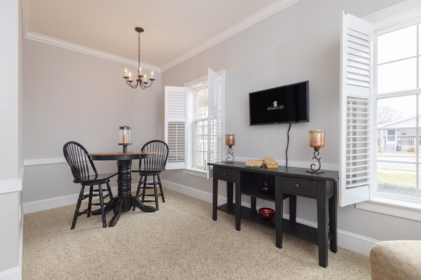 Divided Room, Queen Bed with Queen Sleep Sofa Photo 5