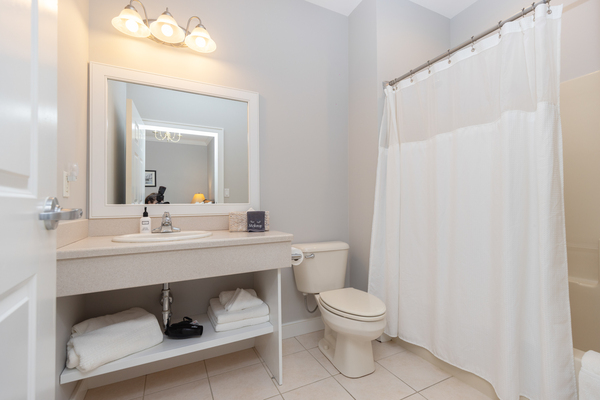 Divided Room, Queen Bed with Queen Sleep Sofa Photo 6