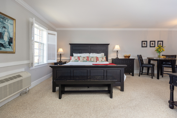 Jacuzzi Room, One King Bed Photo 4