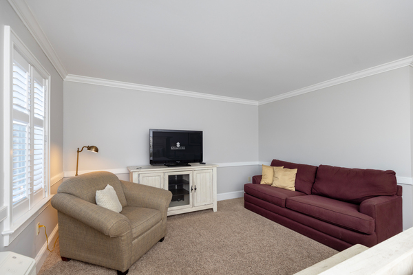 Jacuzzi Room, King Bed with Queen Sleep Sofa Photo 3