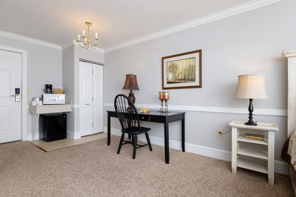 Jacuzzi Room, King Bed with Queen Sleep Sofa Photo 2