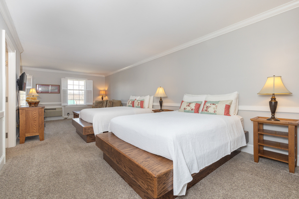 Double Queen Room Photo 1