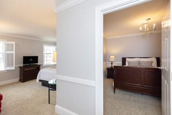 Divided Double Queen Room Photo 3