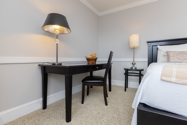 Divided Double Queen Room Photo 5